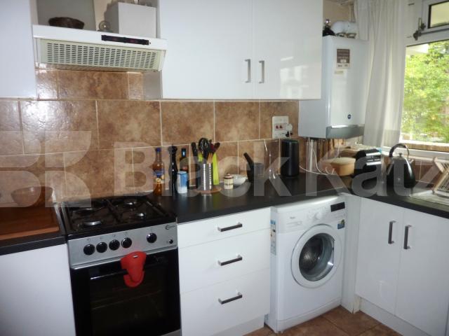 			NEW INSTRUCTION!, 3 Bedroom, 1 bath, 1 reception Flat			 New Orleans Walk, ARCHWAY